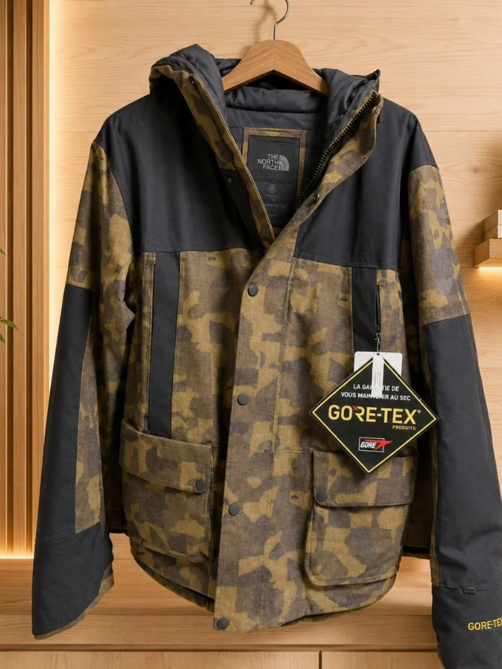 North Face Men's Cryos Mountain Jacket - XL/Camo NWT!